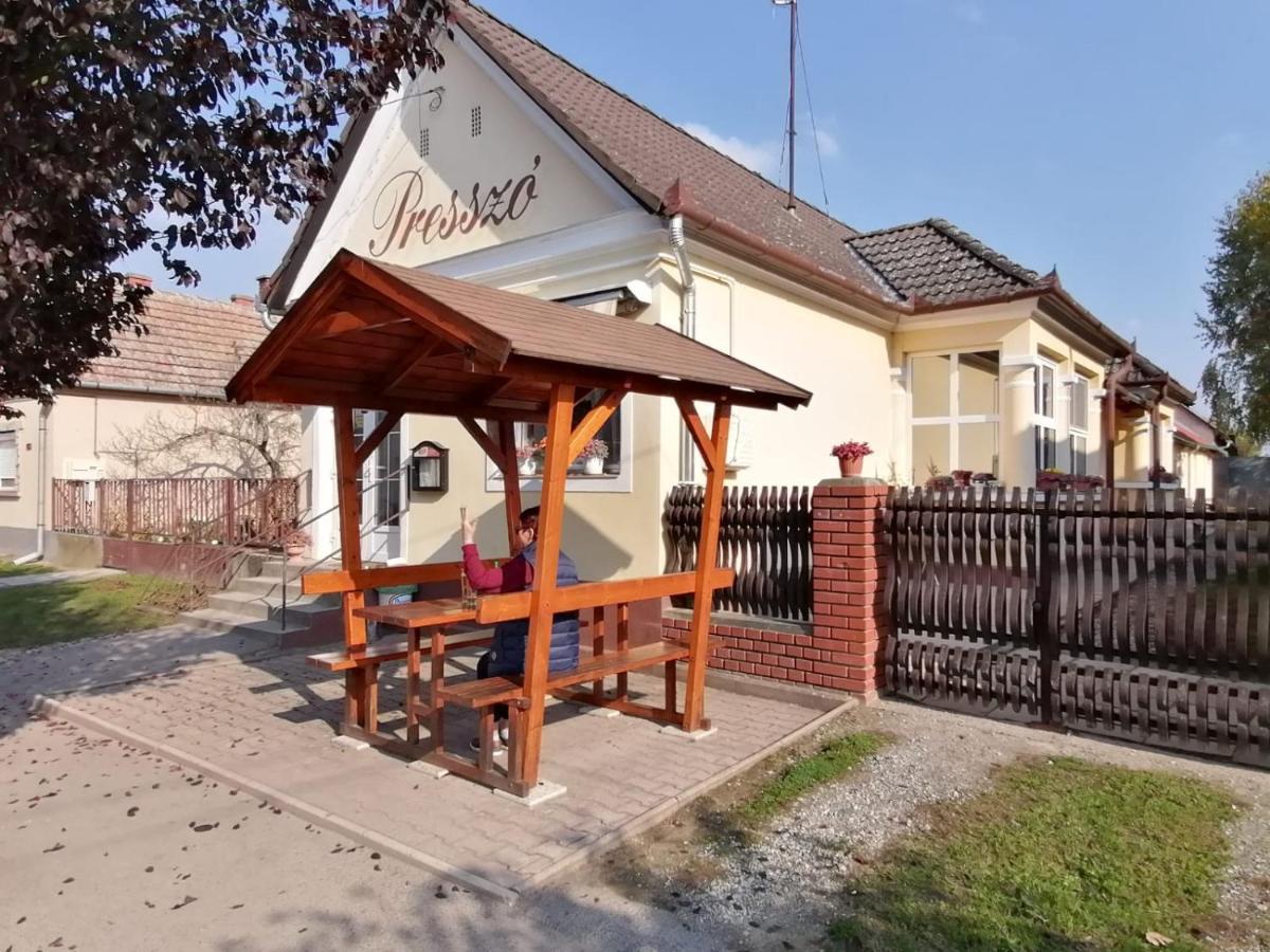 98 Petofi Utca Balatonmagyarod Exterior foto